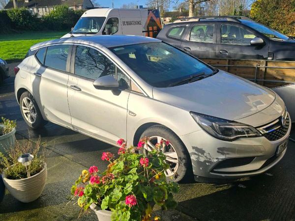 Vauxhall Astra Hatchback, Diesel, 2017, Silver