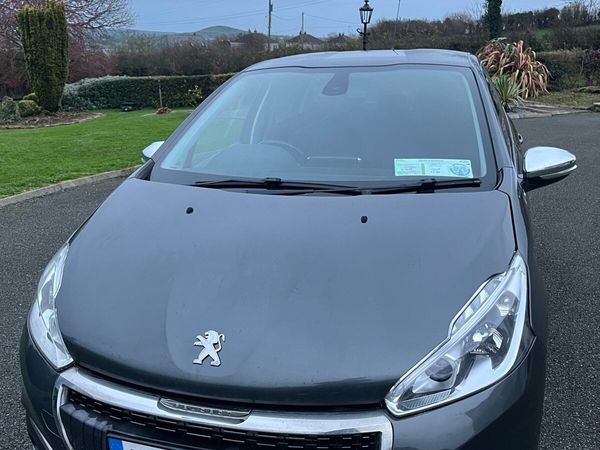 Peugeot 208 Hatchback, Petrol, 2015, Grey