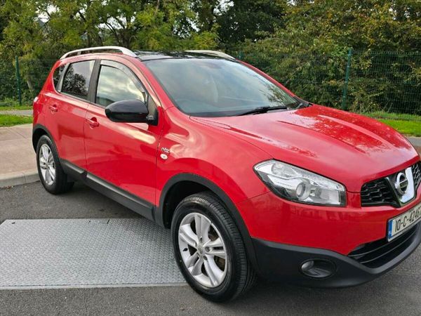 Nissan Qashqai Hatchback, Diesel, 2010, Red