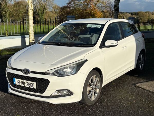 Hyundai i20 Hatchback, Diesel, 2016, White