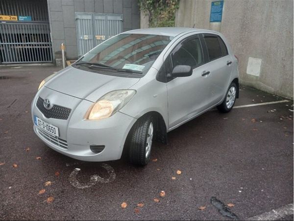 Toyota Yaris Hatchback, Petrol, 2007, Silver