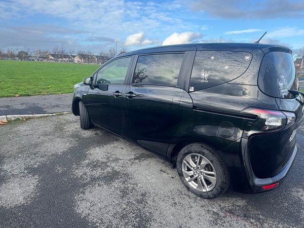 Toyota Sienta MPV, Petrol Hybrid, 2016, Black