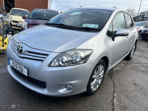 Toyota Auris Hatchback, Diesel, 2012, Silver