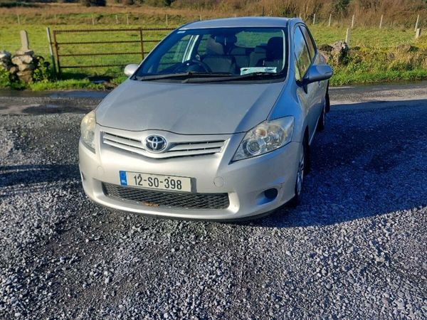 Toyota Auris Hatchback, Diesel, 2012, Silver