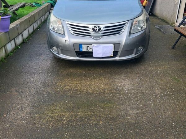 Toyota Avensis Saloon, Diesel, 2010, Red