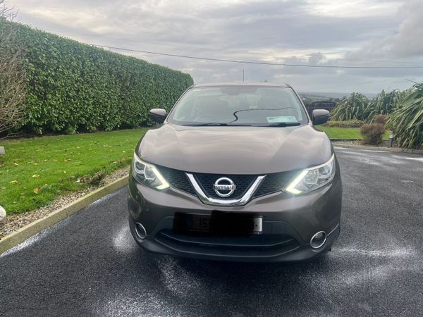 Nissan Qashqai Hatchback, Diesel, 2015, Brown
