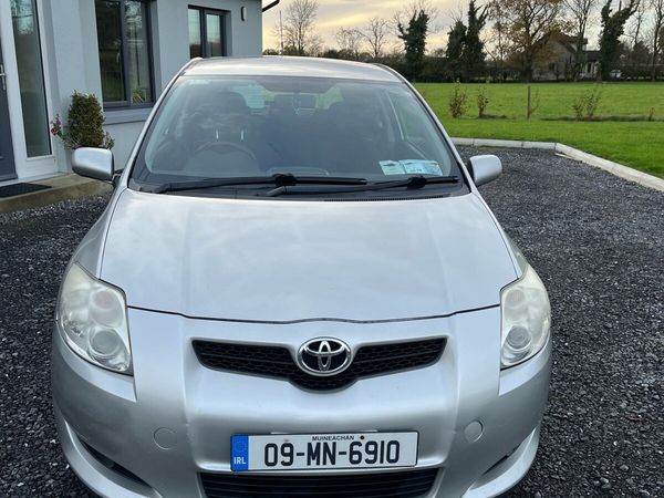 Toyota Auris Hatchback, Diesel, 2009, Silver