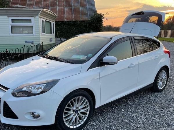 Ford Focus Hatchback, Petrol, 2012, White
