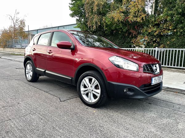 Nissan Qashqai Hatchback, Diesel, 2011, Red