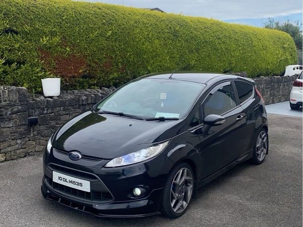 Ford Fiesta Hatchback, Diesel, 2010, Black