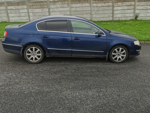 Volkswagen Passat Saloon, Petrol, 2008, Blue