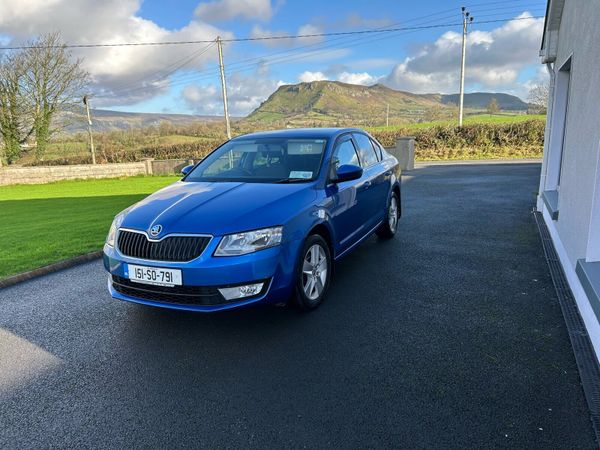 Skoda Octavia Saloon, Petrol, 2015, Blue