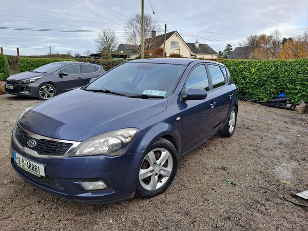 Kia Ceed Hatchback, Diesel, 2012, Blue