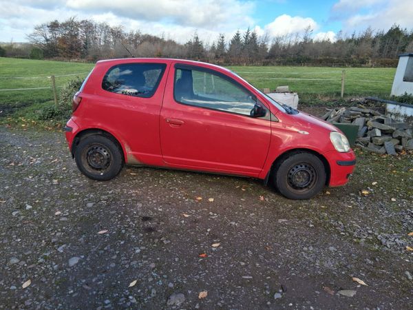 Toyota Yaris Hatchback, Petrol, 2003, Red