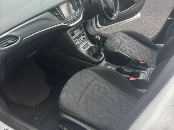Opel Astra Hatchback, Diesel, 2019, White