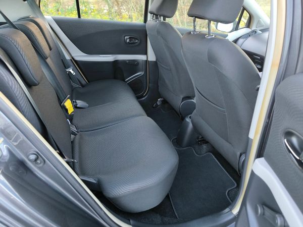 Toyota Yaris Hatchback, Petrol, 2011, Grey
