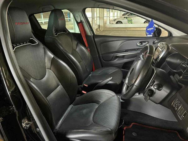 Renault Clio Hatchback, Petrol, 2015, Black