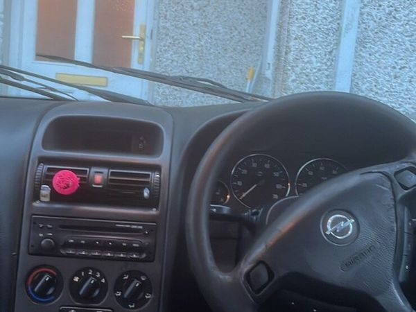 Opel Astra Hatchback, Petrol, 2004, Black