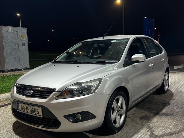 Ford Focus Hatchback, Petrol, 2009, Silver