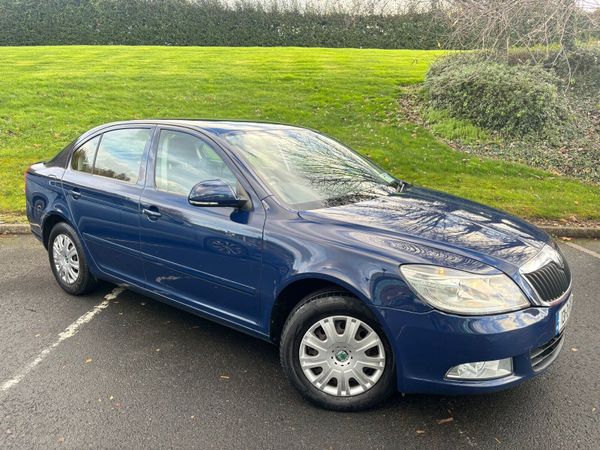 Skoda Octavia Saloon, Petrol, 2013, Blue