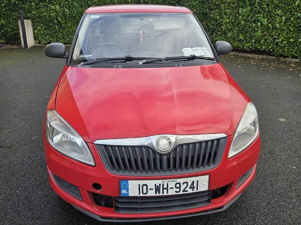 Skoda Fabia Hatchback, Petrol, 2010, Red