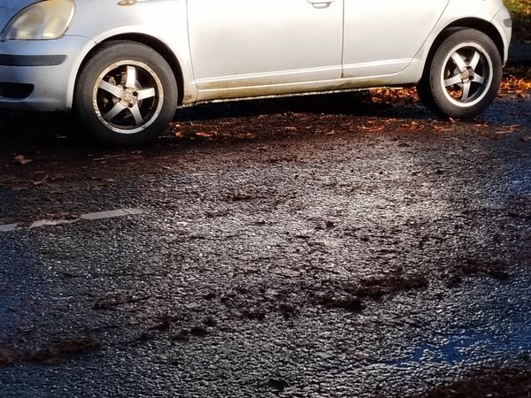 Toyota Yaris Hatchback, Petrol, 2005, Silver