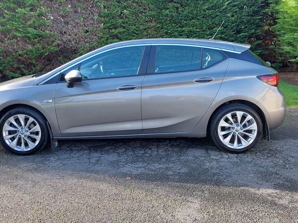Opel Astra Hatchback, Diesel, 2017, Brown