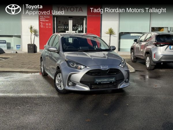 Toyota Yaris Hatchback, Petrol Hybrid, 2025, Silver