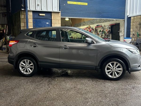 Nissan Qashqai Hatchback, Diesel, 2015, Grey