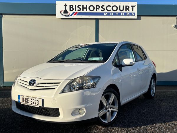Toyota Auris Hatchback, Petrol, 2011, White