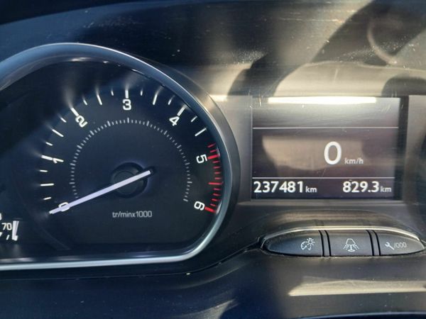 Peugeot 208 Hatchback, Diesel, 2013, Blue