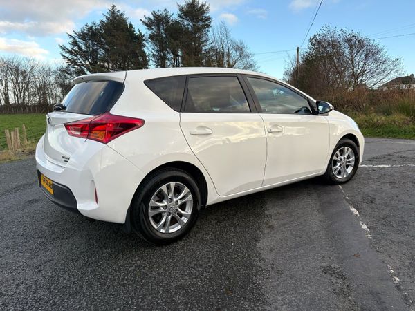 Toyota Auris MPV, Petrol, 2013, White