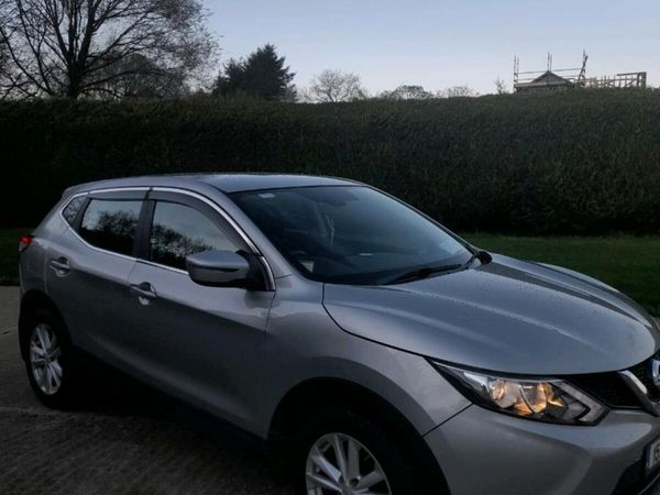 Nissan Qashqai Hatchback, Diesel, 2015, Grey