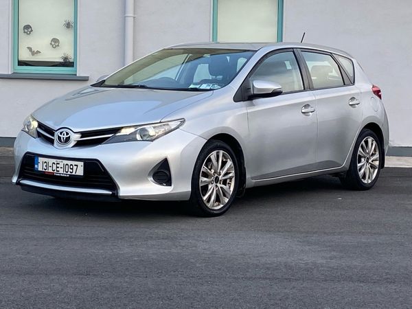 Toyota Auris Hatchback, Diesel, 2013, Silver