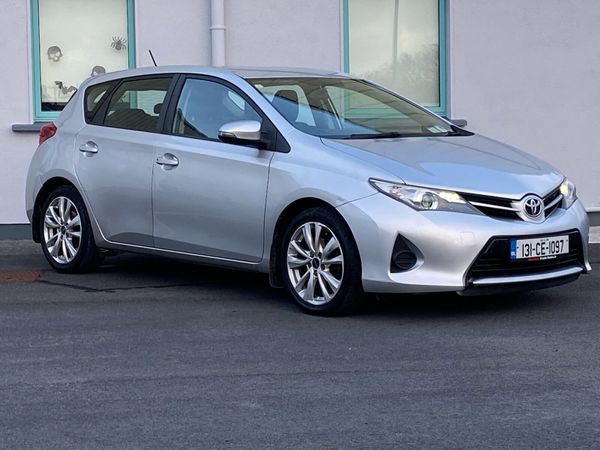 Toyota Auris Hatchback, Diesel, 2013, Silver