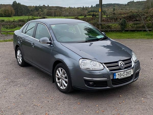 Volkswagen Jetta Saloon, Diesel, 2010, Grey