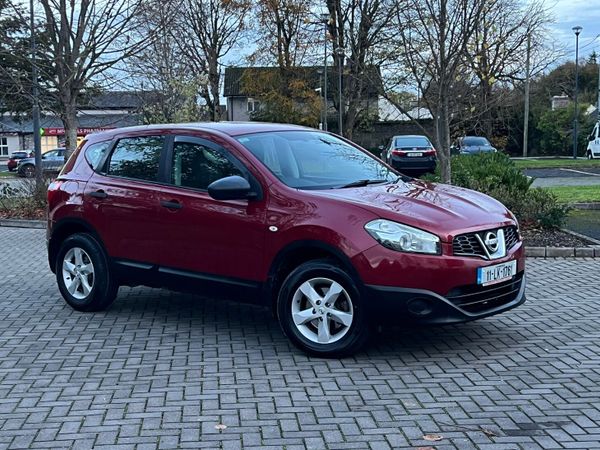 Nissan Qashqai Hatchback, Petrol, 2011, Red