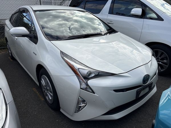 Toyota Prius Hatchback, Petrol Hybrid, 2017, White