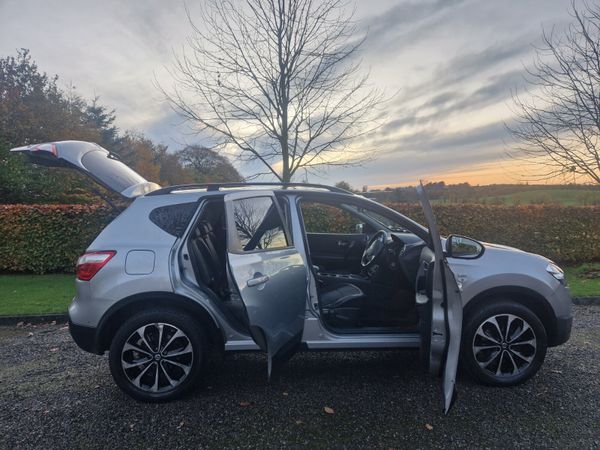 Nissan Qashqai Hatchback, Diesel, 2013, Silver