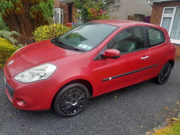 Renault Clio Hatchback, Ethanol Petrol, 2010, Red