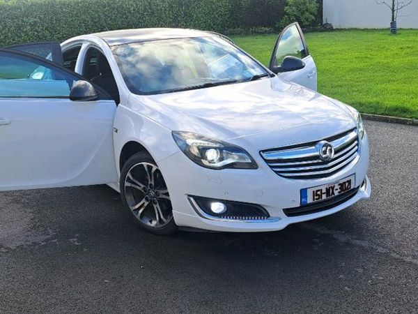 Vauxhall Insignia Hatchback, Diesel, 2015, White