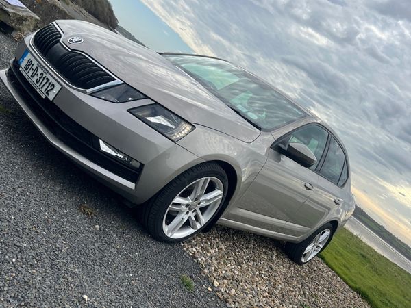 Skoda Octavia Saloon, Diesel, 2018, Grey