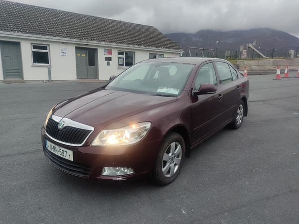 Skoda Octavia Saloon, Diesel, 2011, Red