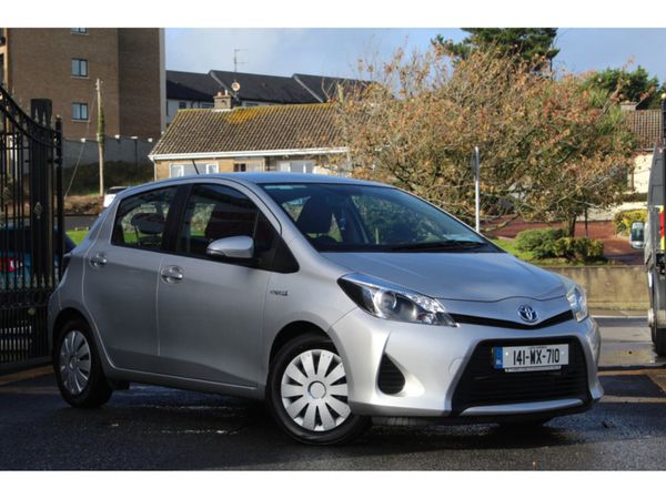 Toyota Yaris Hatchback, Petrol Hybrid, 2014, Silver