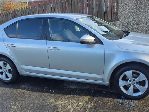 Skoda Octavia Saloon, Diesel, 2019, Grey