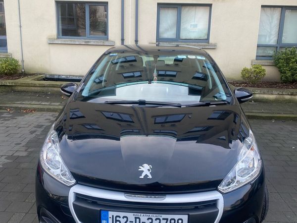 Peugeot 208 Hatchback, Petrol, 2016, Black
