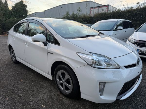 Toyota Prius Hatchback, Petrol Hybrid, 2016, White