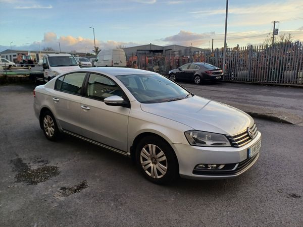 Volkswagen Passat Saloon, Diesel, 2011, Silver
