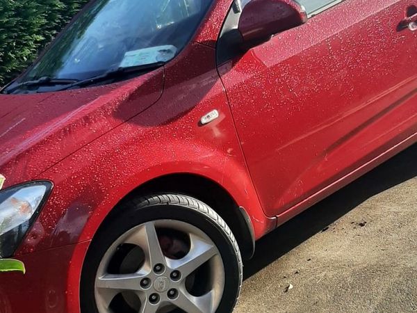 Kia Ceed Hatchback, Diesel, 2010, Red