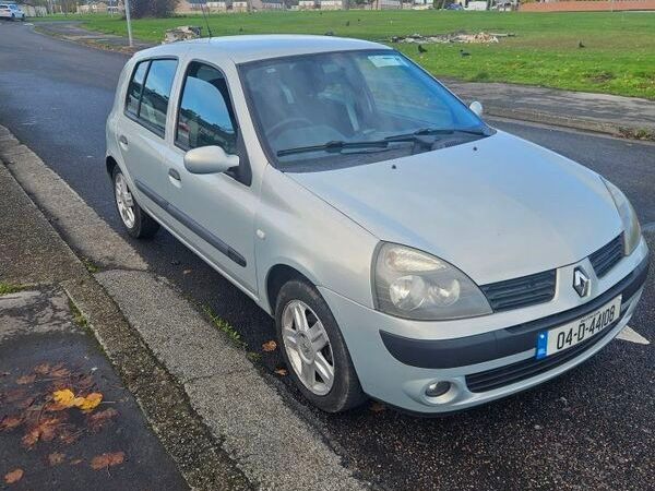 Renault Clio Hatchback, Petrol, 2004, Silver